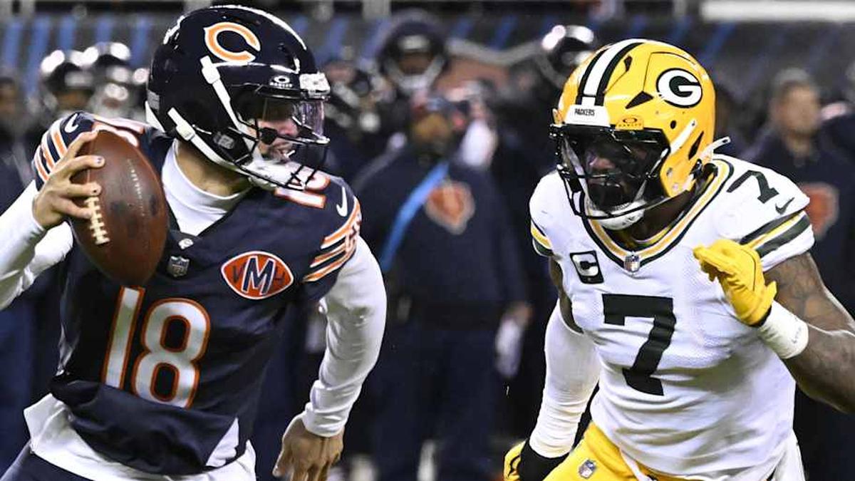  Jan 10, 2026; Chicago, IL, USA; Chicago Bears quarterback Caleb Williams (18) rolls out as Green Bay Packers linebacker Quay Walker (7) applies the pressure during the first half of an NFC Wild Card Round game at Soldier Field. Mandatory Credit: Matt Marton-Imagn Images | Matt Marton-Imagn Images 