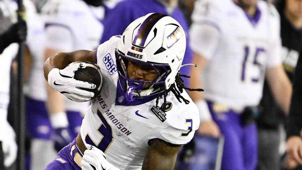  Dec 20, 2025; Eugene, OR, USA; James Madison Dukes running back Wayne Knight (3) rushes during the second quarter against the Oregon Ducks at Autzen Stadium. Mandatory Credit: Troy Wayrynen-Imagn Images | Troy Wayrynen-Imagn Images 