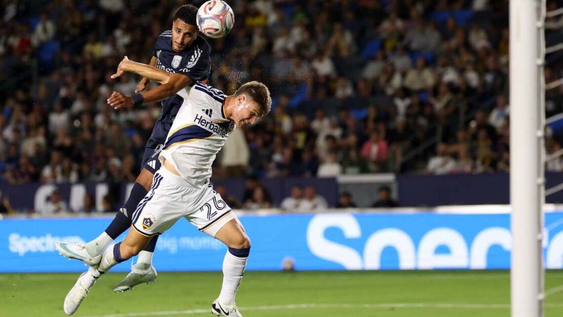 Galaxy remain in playoff position with draw against San Diego 
