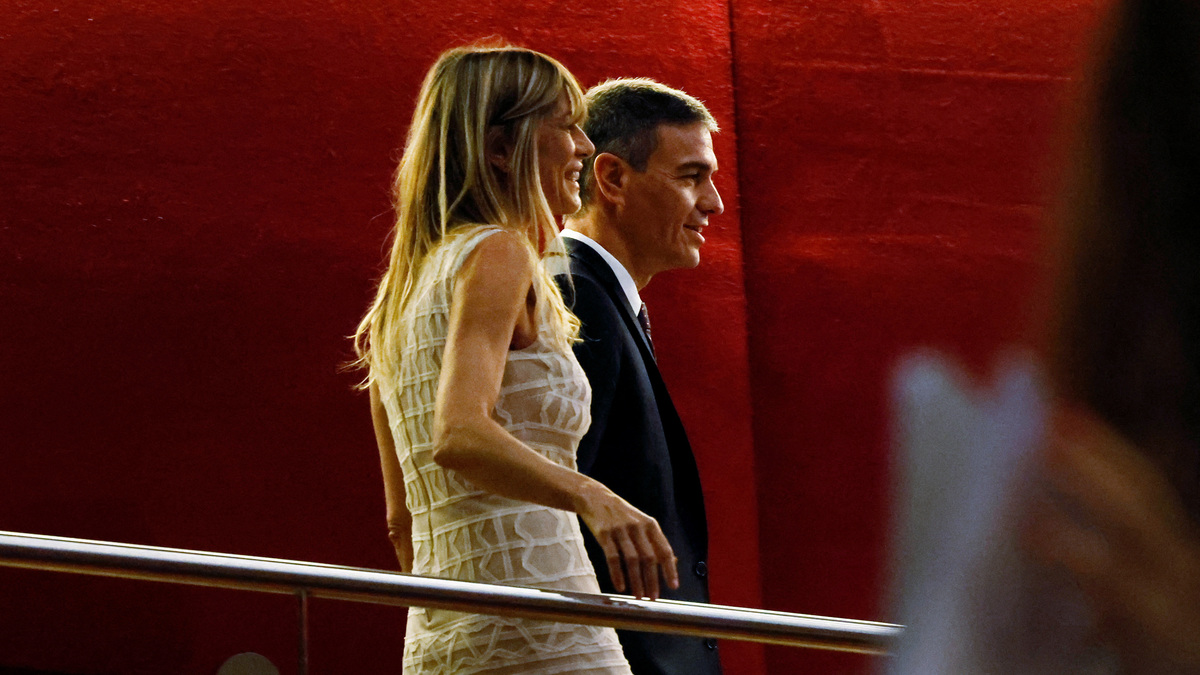 Spain's Prime Minister Pedro Sanchez and his wife Begona Gomez arrive at the San Sebastian Film Festival, in San Sebastian, Spain, September 26, 2024. REUTERS/Vincent West