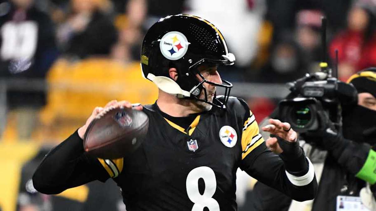  Jan 12, 2026; Pittsburgh, PA, USA; Pittsburgh Steelers quarterback Aaron Rodgers (8) warms up before an AFC Wild Card Round game against the Houston Texans at Acrisure Stadium. Mandatory Credit: Barry Reeger-Imagn Images | Barry Reeger-Imagn Images 