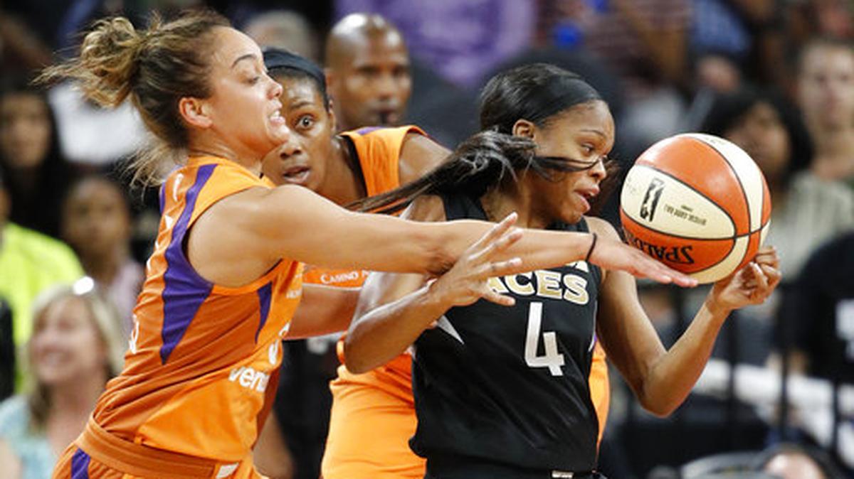 Leilani Mitchell, at left as a guard for the Phoenix Mercury, was awarded MVP for her Australian WNBL team — the Southside Flyers.
