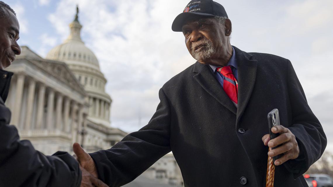 Aide to U.S. Rep. Danny Davis charged with COVID-19 fraud 