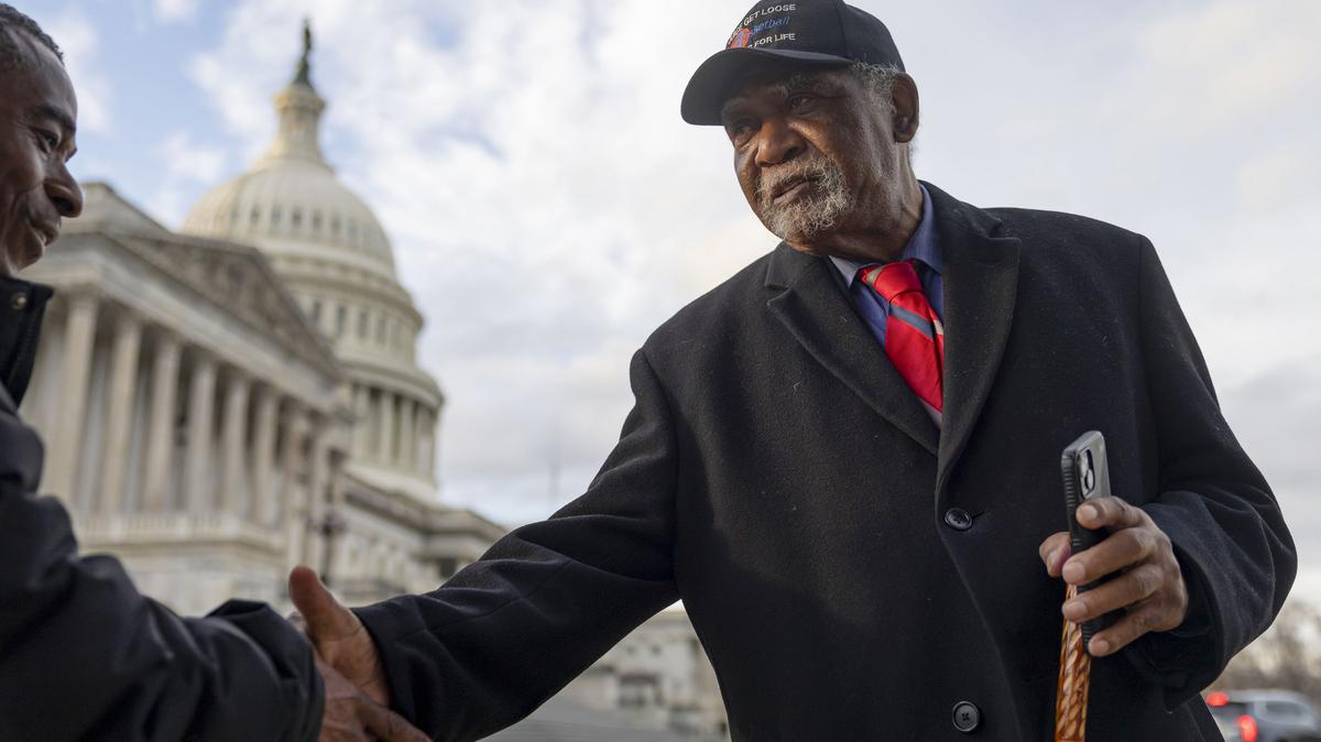 U.S. Rep. Danny Davis, D-Ill., greets people outside the U.S. Capitol on March 5, 2025, in Washington, D.C. (Brian Cassella/Chicago Tribune/TNS)