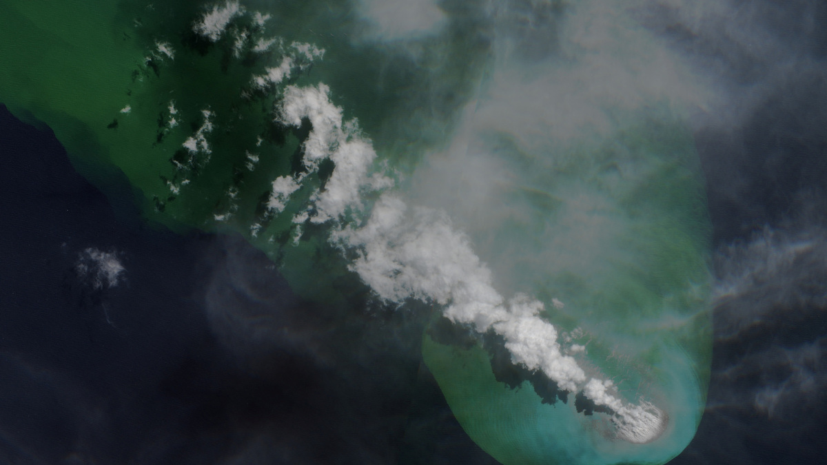 A satellite image shows volcanic plume rising over the vicinity of a submarine volcano in the Bismarck Sea, Papua New Guinea, June 4, 2026. European Union/Copernicus Sentinel-2/Handout via REUTERS