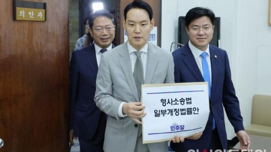 South Korea ruling party moves to curb prosecutors 