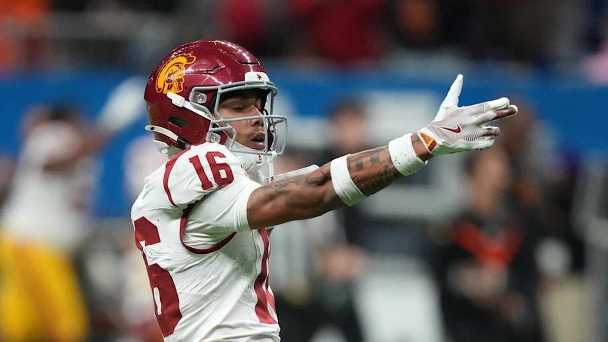  Dec 30, 2025; San Antonio, TX, USA; Southern California Trojans wide receiver Tanook Hines (16) gestures after a reception against the TCU Horned Frogs in the second half during the Alamo Bowl at Alamodome. Mandatory Credit: Kirby Lee-Imagn Images | Kirby Lee-Imagn Images 