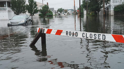 Nor'easter continues to batter East Coast with rain, wind, big surf ...