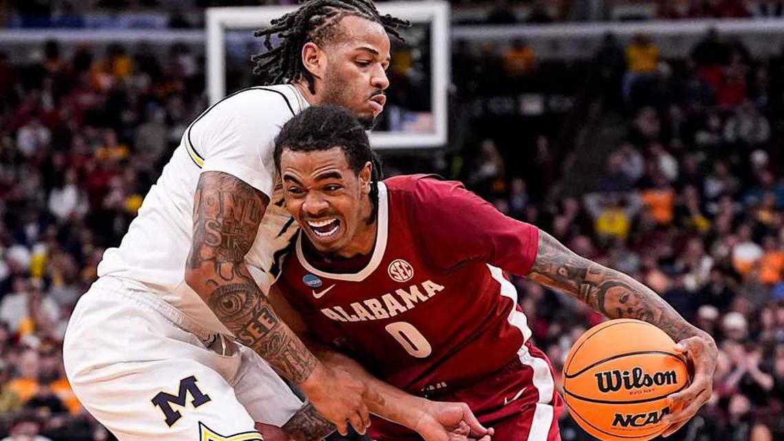  Michigan guard Roddy Gayle Jr. (11) defends Alabama guard Labaron Philon (0) during the first half of NCAA Tournament Sweet 16 round at United Center in Chicago on Friday, March 27, 2026. | Junfu Han / USA TODAY NETWORK via Imagn Images 