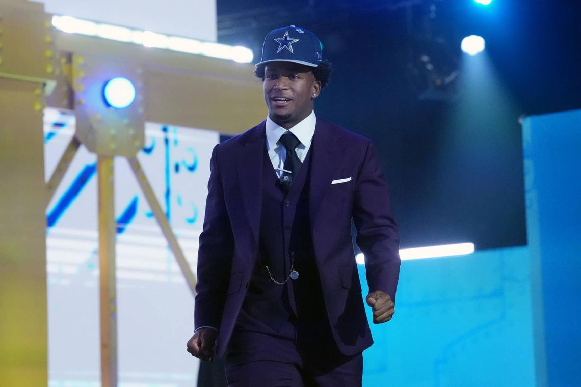  The Dallas Cowboys stole the best player in the entire draft, landing S Caleb Downs at No. 11 overall. (Kirby Lee-Imagn Images) Kirby Lee-Imagn Images