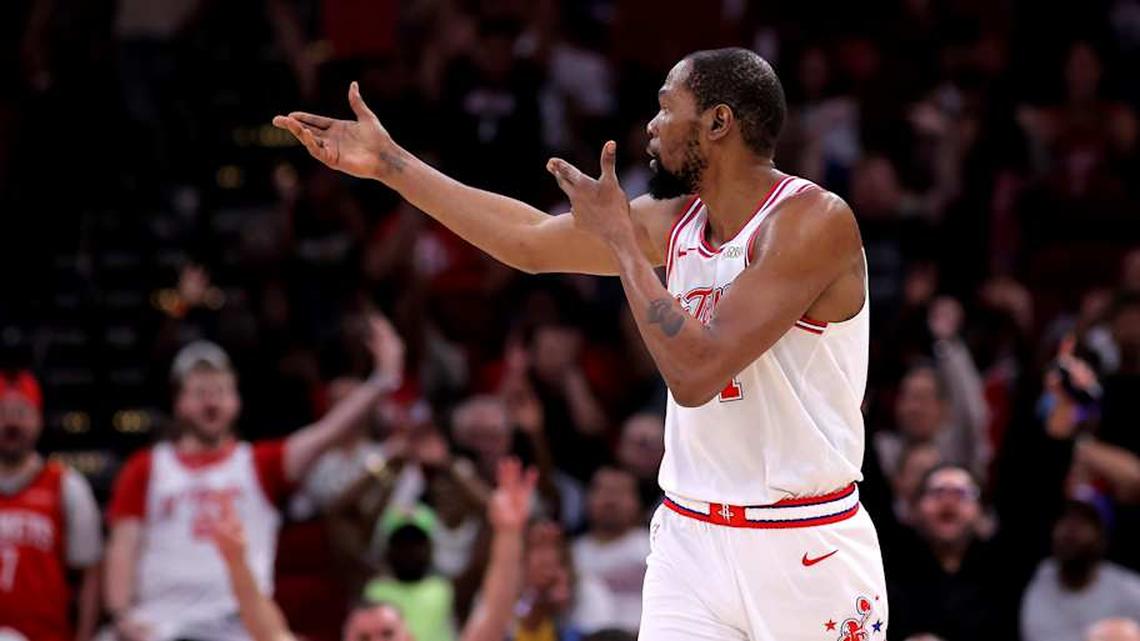 Houston Rockets forward Kevin Durant reacts after a made basket against the Philadelphia 76ers. | Erik Williams-Imagn Images 