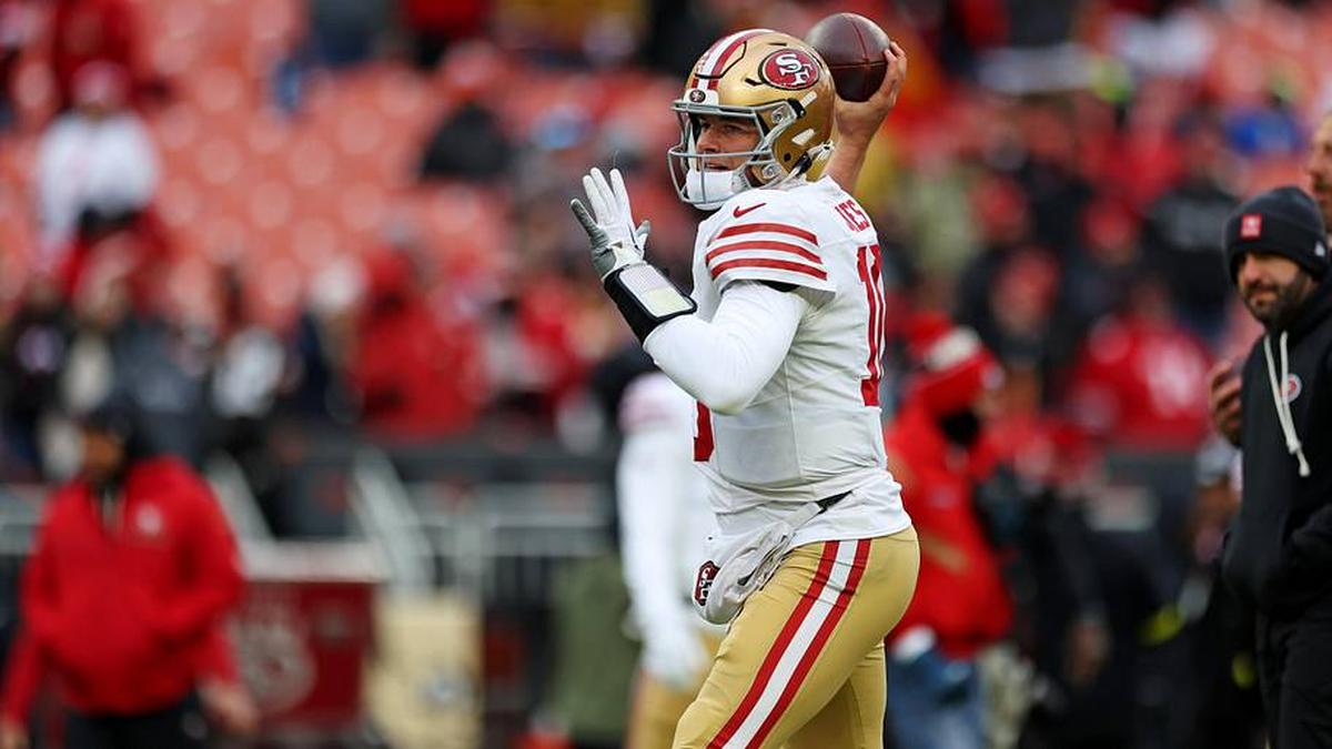  Nov 30, 2025; Cleveland, Ohio, USA; San Francisco 49ers quarterback Mac Jones (10) warms up before the game against the Cleveland Browns at Huntington Bank Field. Mandatory Credit: Scott Galvin-Imagn Images | Scott Galvin-Imagn Images 
