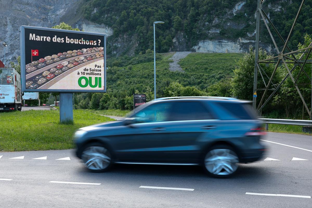 A sign is pictured ahead of a June 14 vote on a plan backed by the right-wing Swiss People's Party (SVP) to cap the population at 10 million inhabitants, in Villeneuve, Switzerland, May 13, 2026. The sign reads: "Fed up with traffic jams! No Switzerland with 10 million." REUTERS/Denis Balibouse