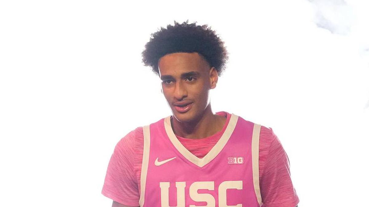  Jan 21, 2026; Los Angeles, California, USA; Southern California Trojans guard Alijah Arenas (0) enters the court before the game against the Northwestern Wildcats at Galen Center. Mandatory Credit: Kirby Lee-Imagn Images | Kirby Lee-Imagn Images 