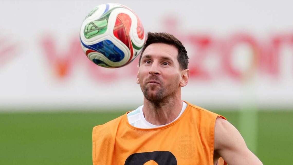 Lionel Messi will begin Argentina group final on bench 