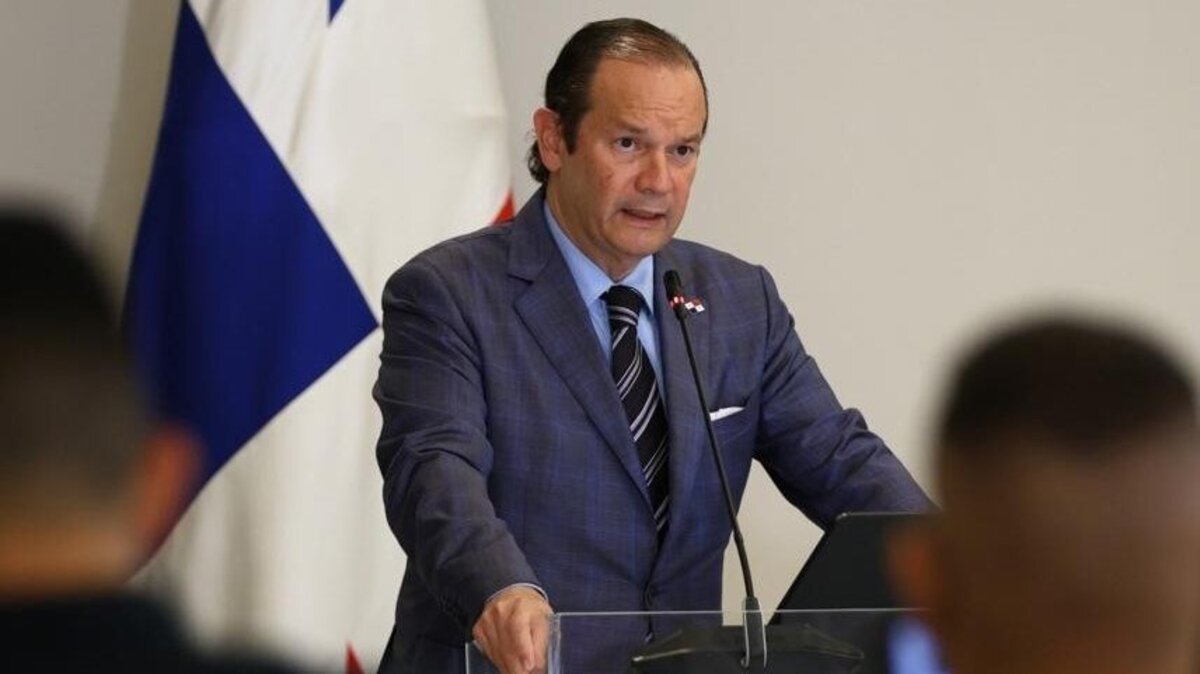 Panamanian Foreign Minister Javier Martinez-Acha said Panama has formally offered its territory as a neutral venue to facilitate talks between Cuba and the United States to try to revive diplomatic relations between the two countries.