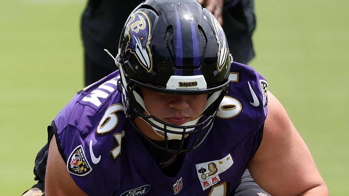  Jun 10, 2025; Baltimore, MD, USA; Baltimore Ravens center Tyler Linderbaum (64) snaps the ball during an NFL OTA at Under Armour Performance Center. Mandatory Credit: Daniel Kucin Jr.-Imagn Images | Daniel Kucin Jr.-Imagn Images 