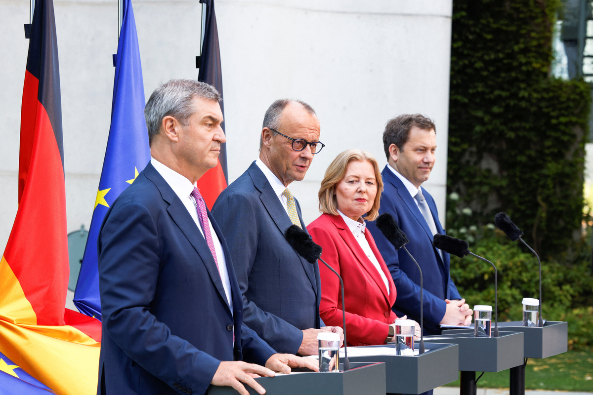 German Chancellor and leader of the Christian Democratic Union (CDU) Friedrich Merz, Finance Minister and co-leader of the Social Democratic Party (SPD) Lars Klingbeil, Labour and Social Affairs Minister and SPD co-leader Baerbel Bas, and Christian Social Union (CSU) leader and Bavarian State Premier Markus Soeder attend a press conference following a government coalition board meeting at the Chancellery, in Berlin, Germany, July 2, 2026. REUTERS/Axel Schmidt