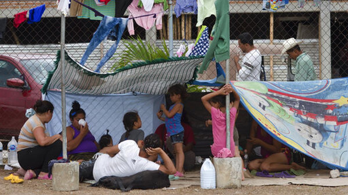 Los migrantes centroamericanos, parte de la caravana que espera llegar a la frontera con los Estados Unidos. (Archivo)