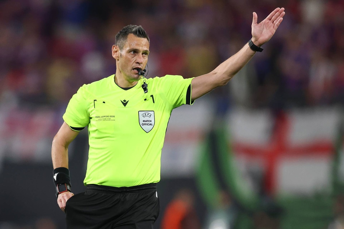  Referee Maurizio Mariani during the UEFA Conference League Final 2026 match between Crystal Palace and Rayo Vallecano. Photo by Maja Hitij/Getty Images