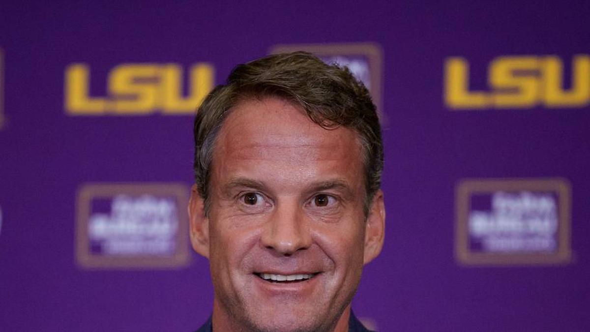  Dec 1, 2025; Baton Rouge, LA, USA; LSU new head coach Lane Kiffin speaks at South Stadium Club at Tiger Stadium. Mandatory Credit: Matthew Hinton-Imagn Images | Matthew Hinton-Imagn Images 