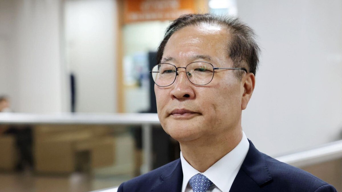 Former Justice Minister Park Sung-jae appears for his trial on charges of playing a key role in former President Yoon Suk Yeol's martial law bid at the Seoul Central District Court on Monday. Photo by Yonhap