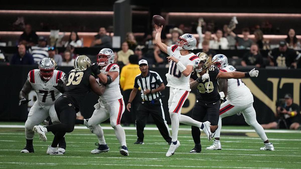  Oct 12, 2025; New Orleans, Louisiana, USA; New England Patriots quarterback Drake Maye (10) throws downfield during the second half against the New Orleans Saints at Caesars Superdome. Mandatory Credit: Matthew Hinton-Imagn Images | Matthew Hinton-Imagn Images 