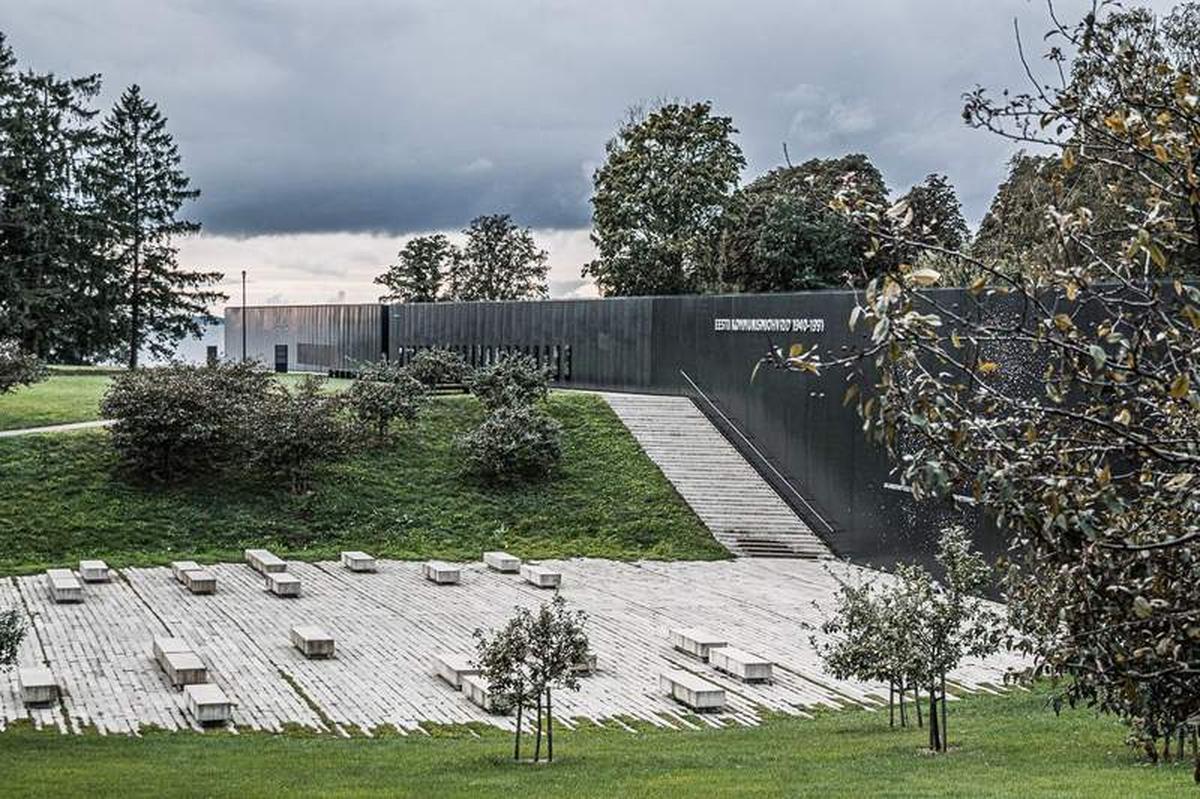  Memorial to the Victims of Communism and the Home Garden Surrounded by Apple Trees. Photo credit: Simon Lock/MyEclecticImages 