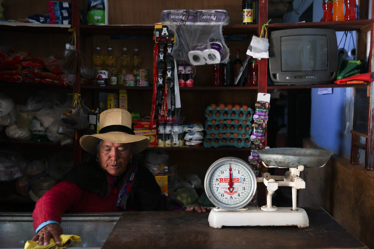 A shopkeeper cleans the countertop at her store in the town where voters backed conservative presidential candidate Keiko Fujimori and leftist candidate Roberto Sanchez in the June 7 election in a rare close tie that mirrors a razor-thin national race, in Lahuaytambo, Peru, June 12, 2026. REUTERS/Alessandro Cinque     TPX IMAGES OF THE DAY