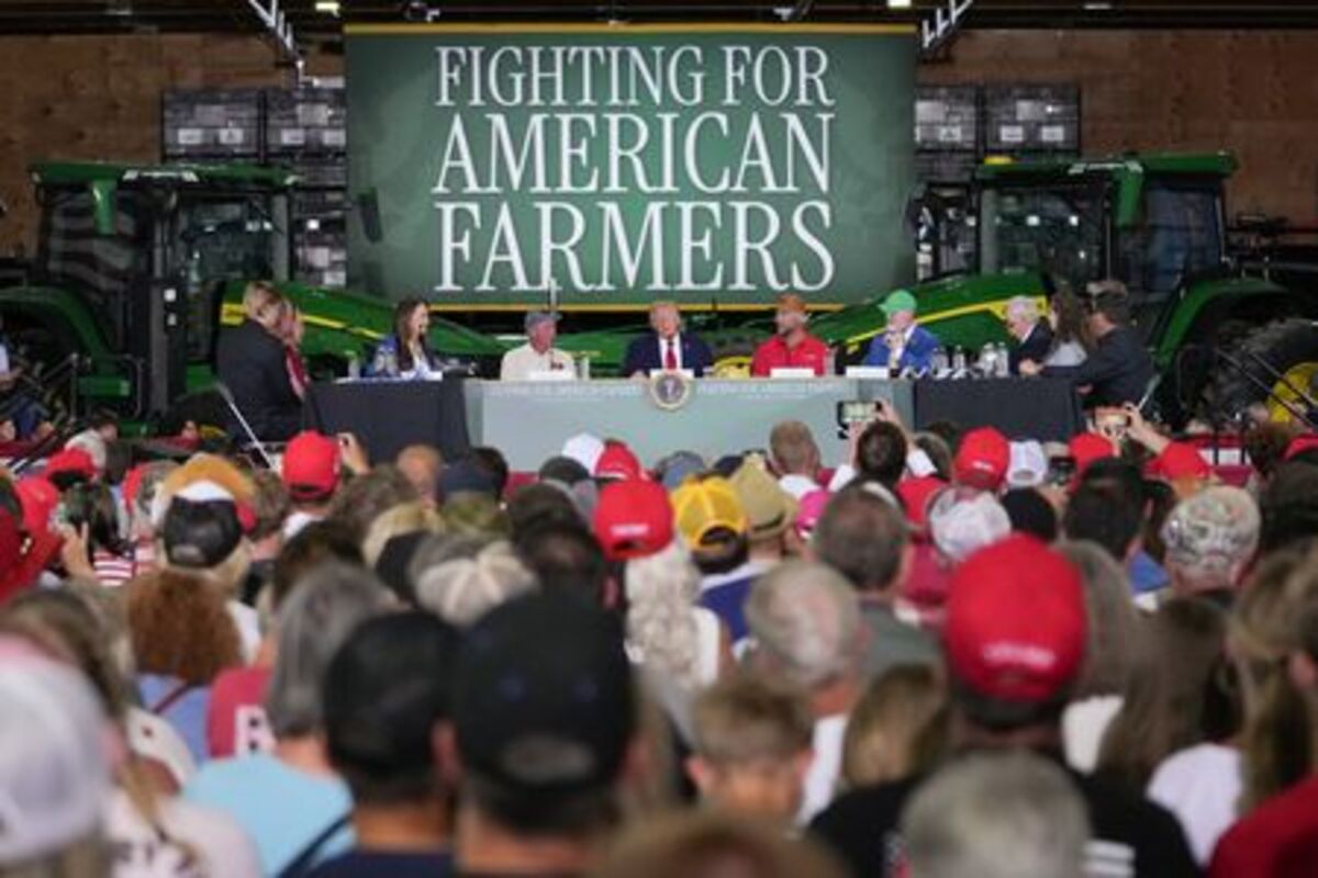 U.S. President Donald Trump delivers remarks next to Ken Custer and Joe Thomas during an event at Custer Farms in Chippewa Falls, Wisconsin, U.S., June, 5, 2026. REUTERS/Nathan Howard