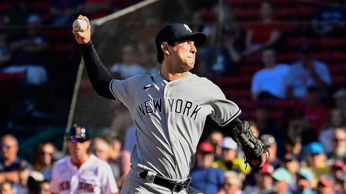  New York Yankees relief pitcher Matt Bowman (50) pitches against the Boston Red Sox during the eighth inning at Fenway Park. | Eric Canha-Imagn Images 