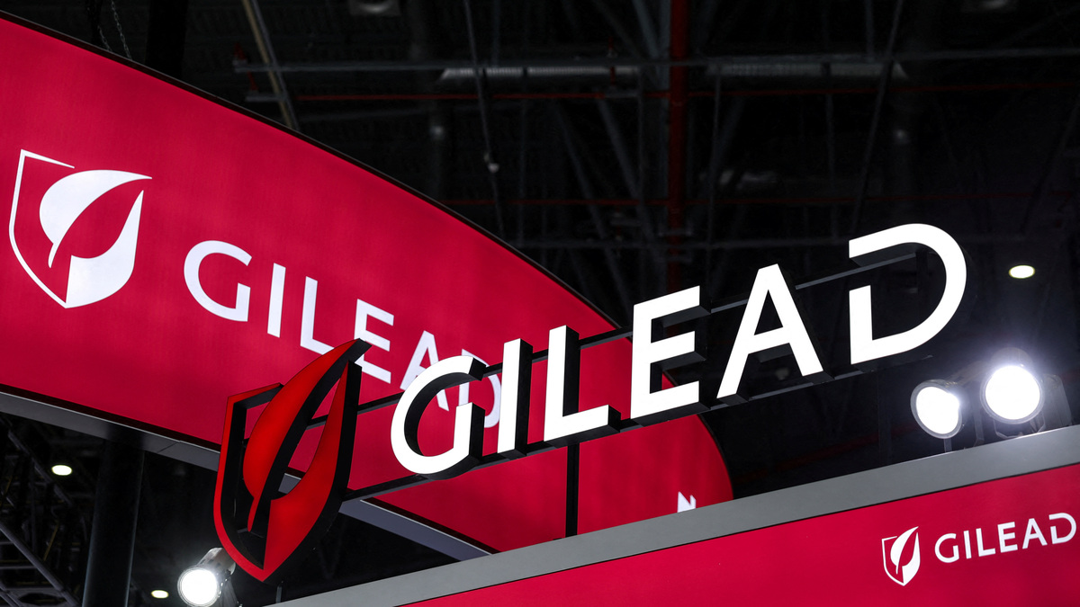 FILE PHOTO: Logos of Gilead at the company’s booth at the 8th China International Import Expo (CIIE) in Shanghai, China, November 6, 2025.REUTERS/Maxim Shemetov/File Photo