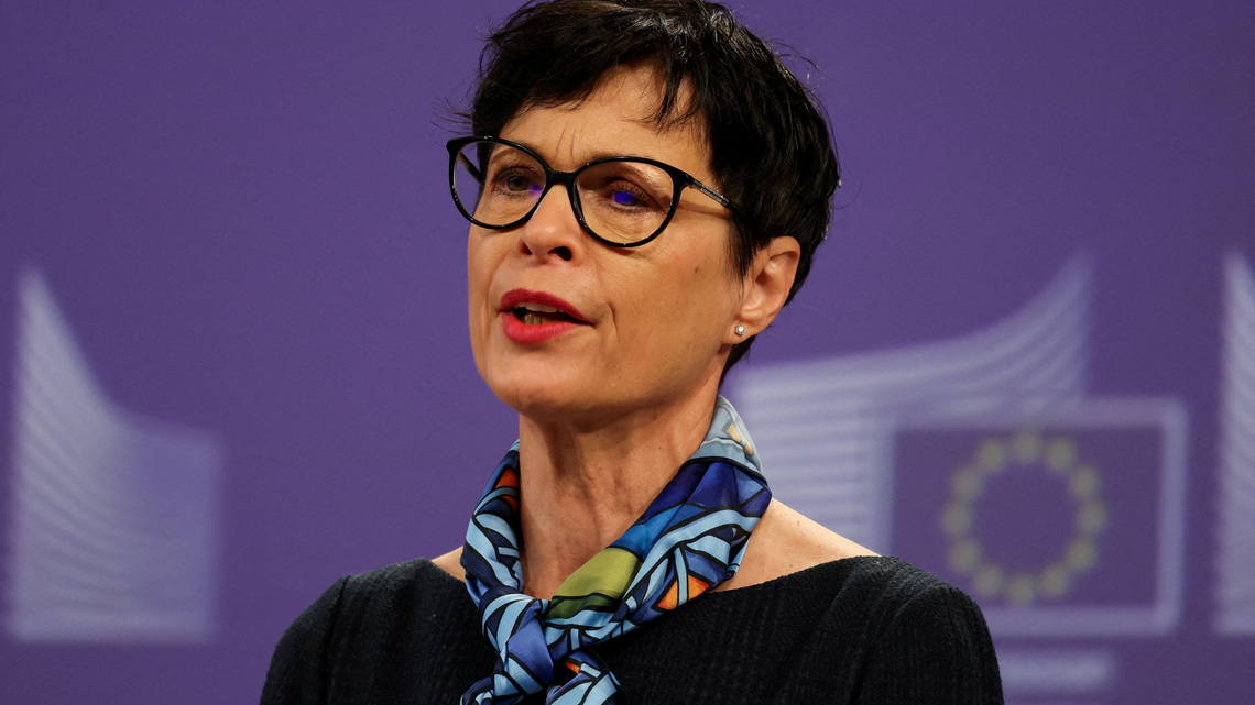 EU Commissioner Kos cancels trip to Serbia after planned tribute to Mladic 
