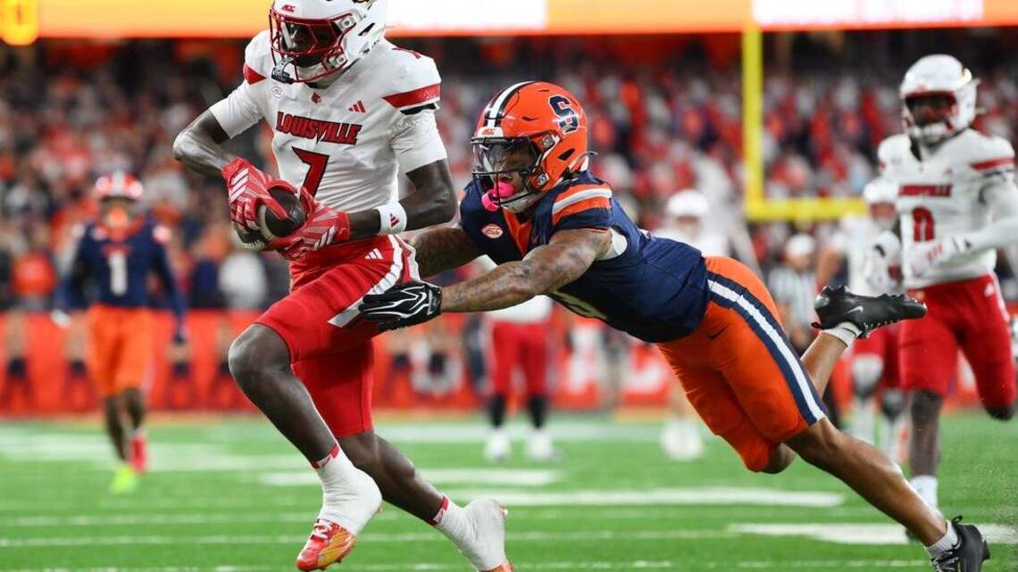 Louisville overcomes slow start to run past Syracuse 