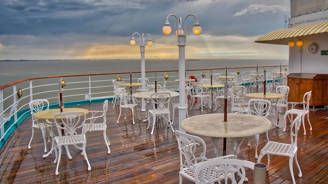 What are the rules for smoking cigars on a cruise ship? 