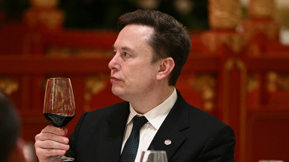 Former Tesla board member says SpaceX needs to justify $2B valuation 
