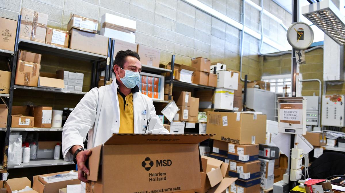 FILE PHOTO: A health worker checks the boxes containing Molnupiravir, MSD's coronavirus disease (COVID-19) treatment pill, at Misericordia hospital, in Grosseto, Italy. February 8, 2022. REUTERS/Jennifer Lorenzini/File Photo