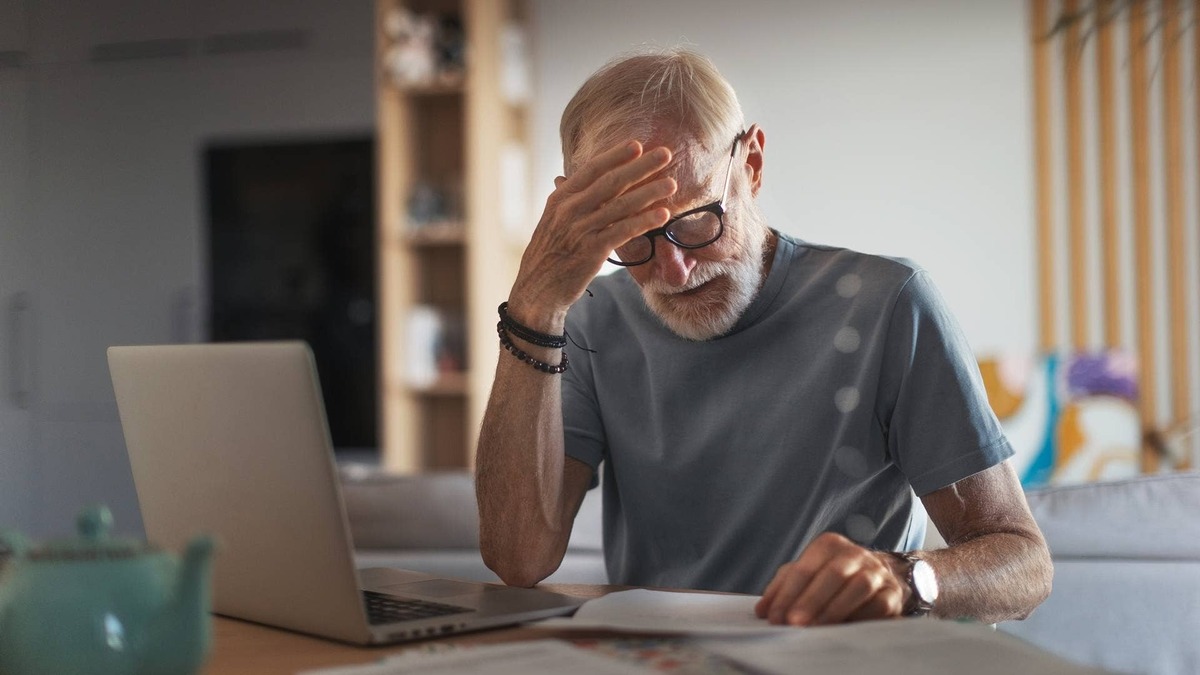  Senior fraud losses soared 59% in 2025, as investment scams and AI-powered schemes drained billions from older Americans nationwide. 
