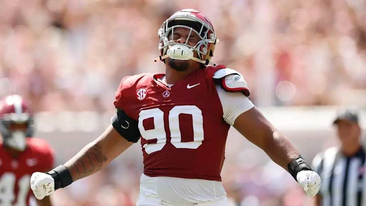  Alabama Defensive Lineman London Simmons (90) in action against Wisconsin at Bryant-Denny Stadium in Tuscaloosa, AL on Saturday, Sep 13, 2025. | Photo by Crimson Tide Photos / UA Athletics 