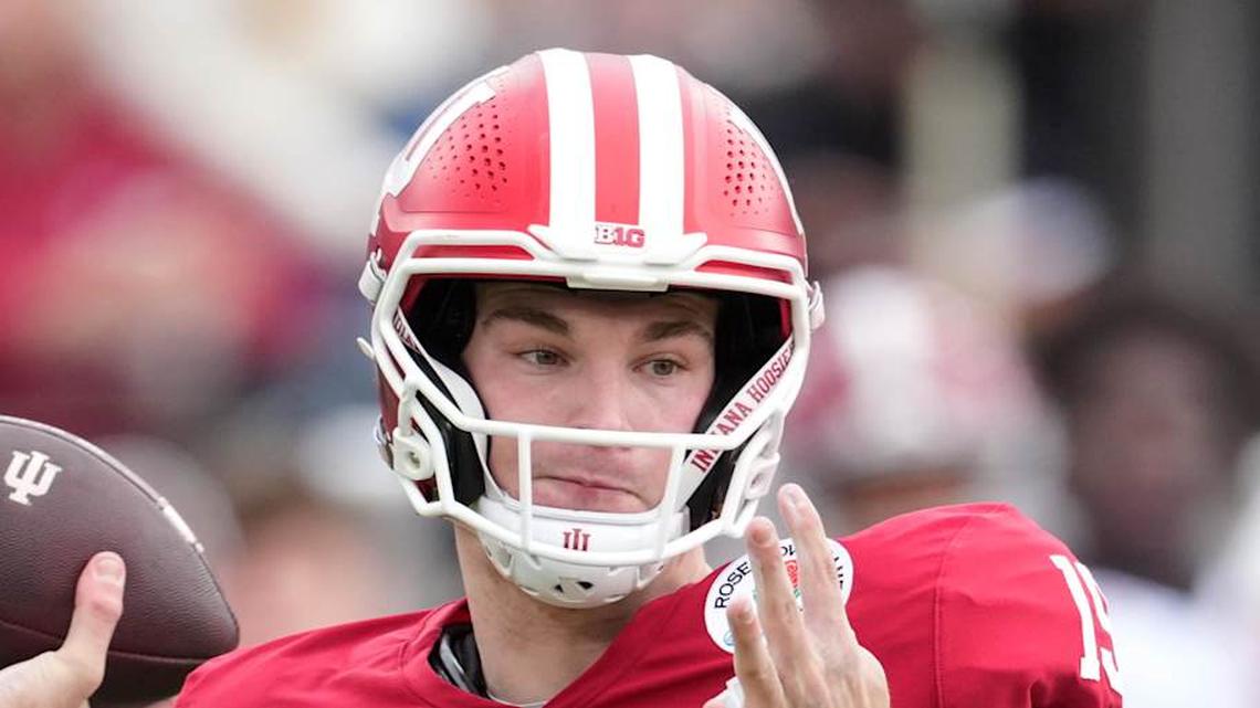  Jan 1, 2026; Pasadena, CA, USA; Indiana Hoosiers quarterback Fernando Mendoza (15) passes against the Alabama Crimson Tide in the first half of the 2026 Rose Bowl and quarterfinal game of the College Football Playoff at Rose Bowl Stadium. Mandatory Credit: Kirby Lee-Imagn Images | Kirby Lee-Imagn Images 