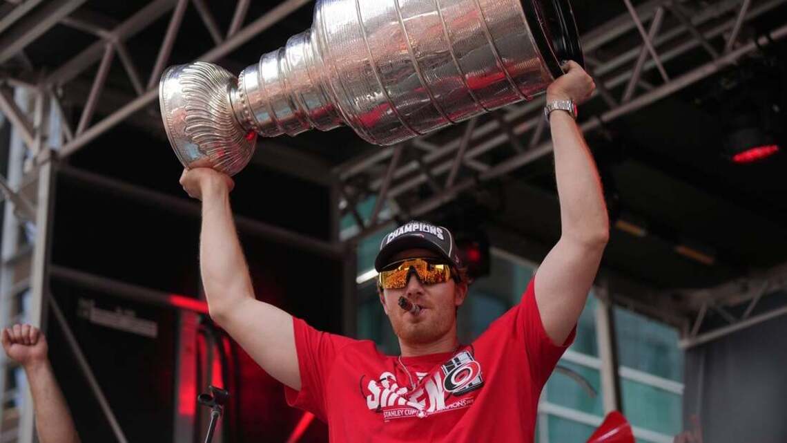 Oilers sign Cup-winning G Frederik Andersen to 1-year deal 