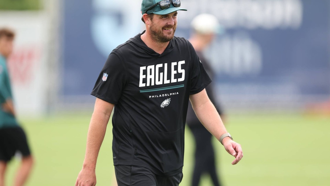 Sean Mannion Details Early Chemistry With Jalen Hurts as Eagles' New Play-Caller 
