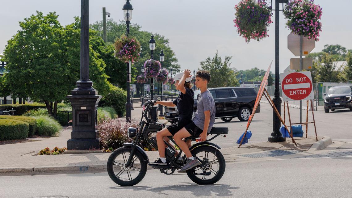 Illinois Senate passes e-bike and e-scooter safety bill to regulate fast-growing devices 