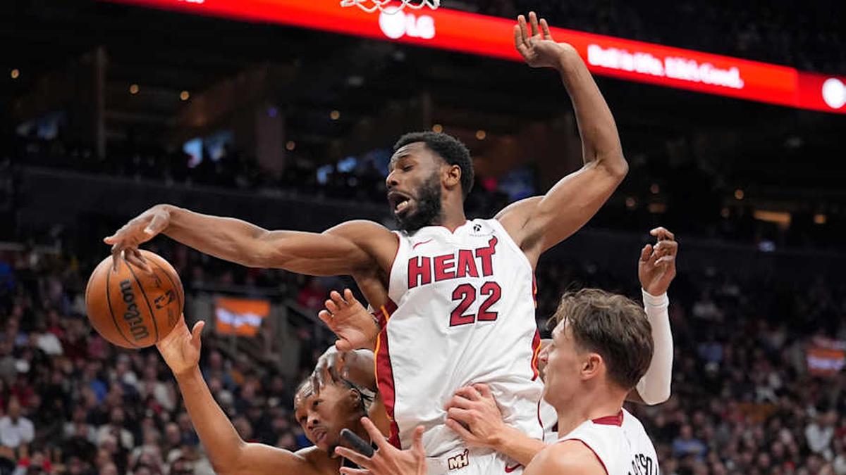  Apr 9, 2026; Toronto, Ontario, CAN; Miami Heat forward Andrew Wiggins (22) vies for a rebound against Toronto Raptors guard Scottie Barnes (4) during the second half at Scotiabank Arena. Mandatory Credit: John E. Sokolowski-Imagn Images | John E. Sokolowski-Imagn Images 