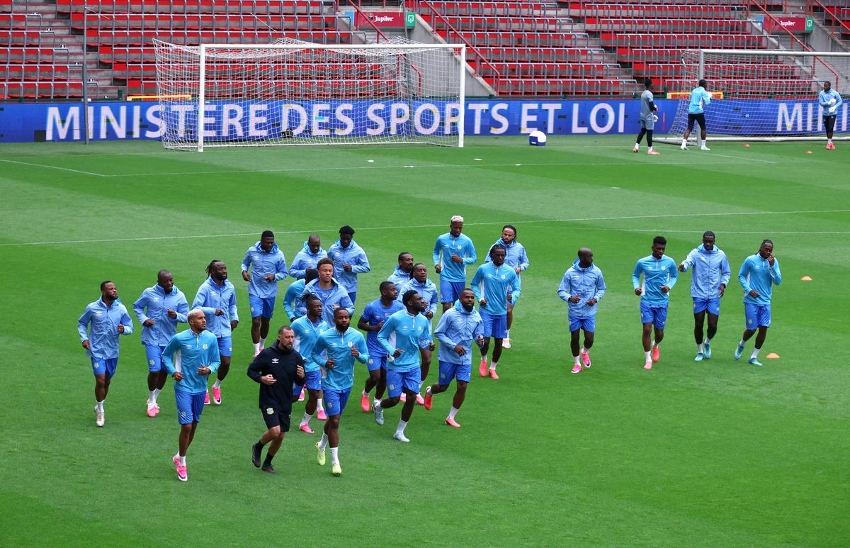 Soccer Football - International Friendly - Democratic Republic of the Congo Training - Stade Maurice Dufrasne, Liege, Belgium - June 2, 2026 Democratic Republic of the Congo players during training REUTERS/Nicolas Economou
