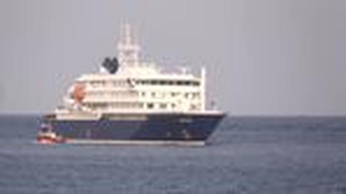 Passengers on hantavirus-stricken ship sway between fear, boredom 