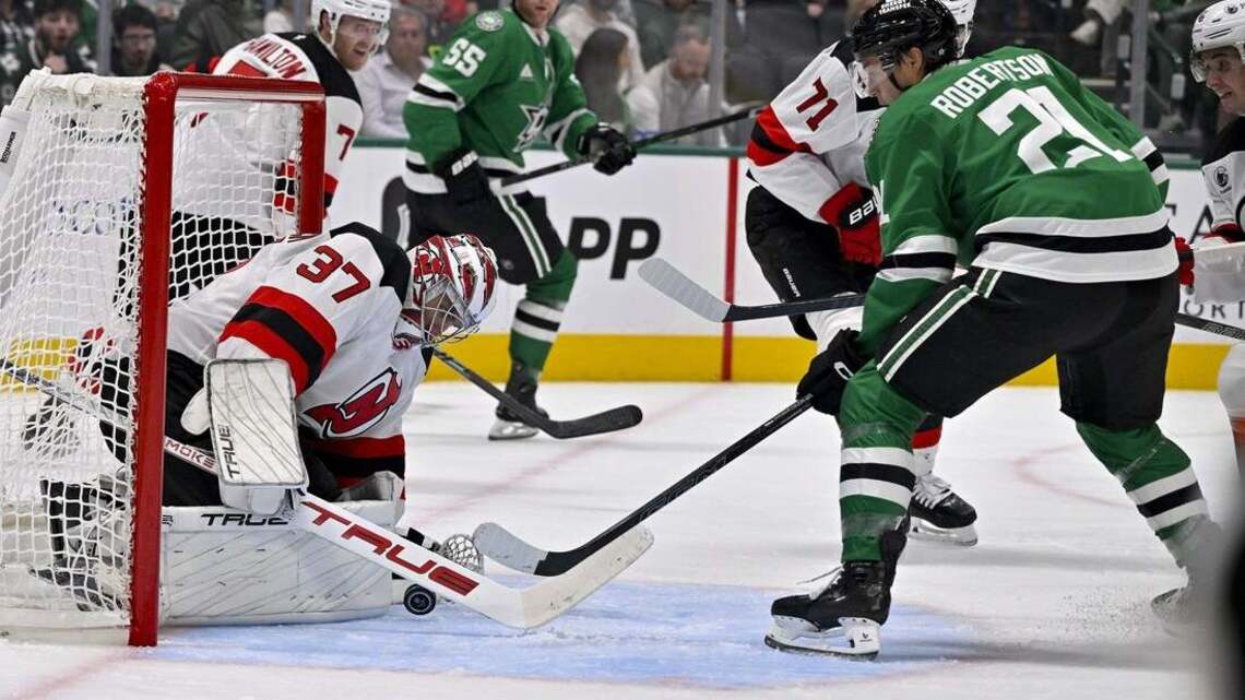 NHL roundup: Connor Hellebuyck shuts down Stars to win Devils debut 