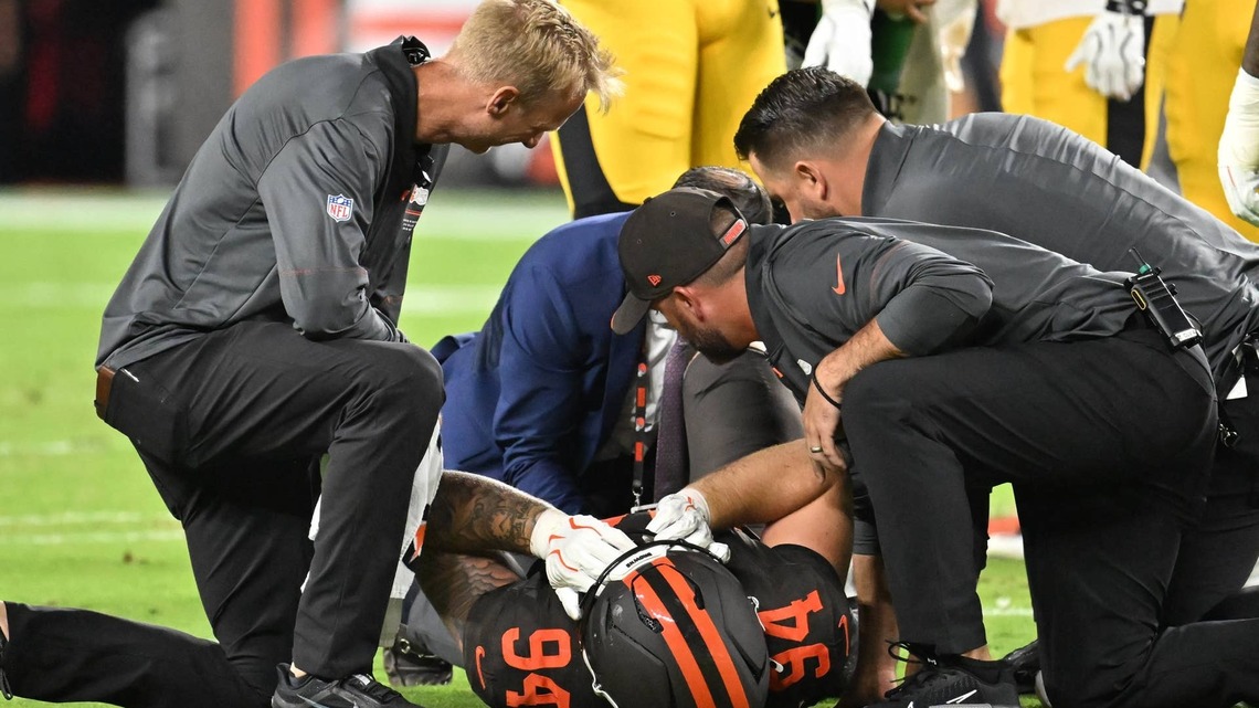Cleveland Browns Defensive Tackle Mason Graham Leaves TNF With Injury 
