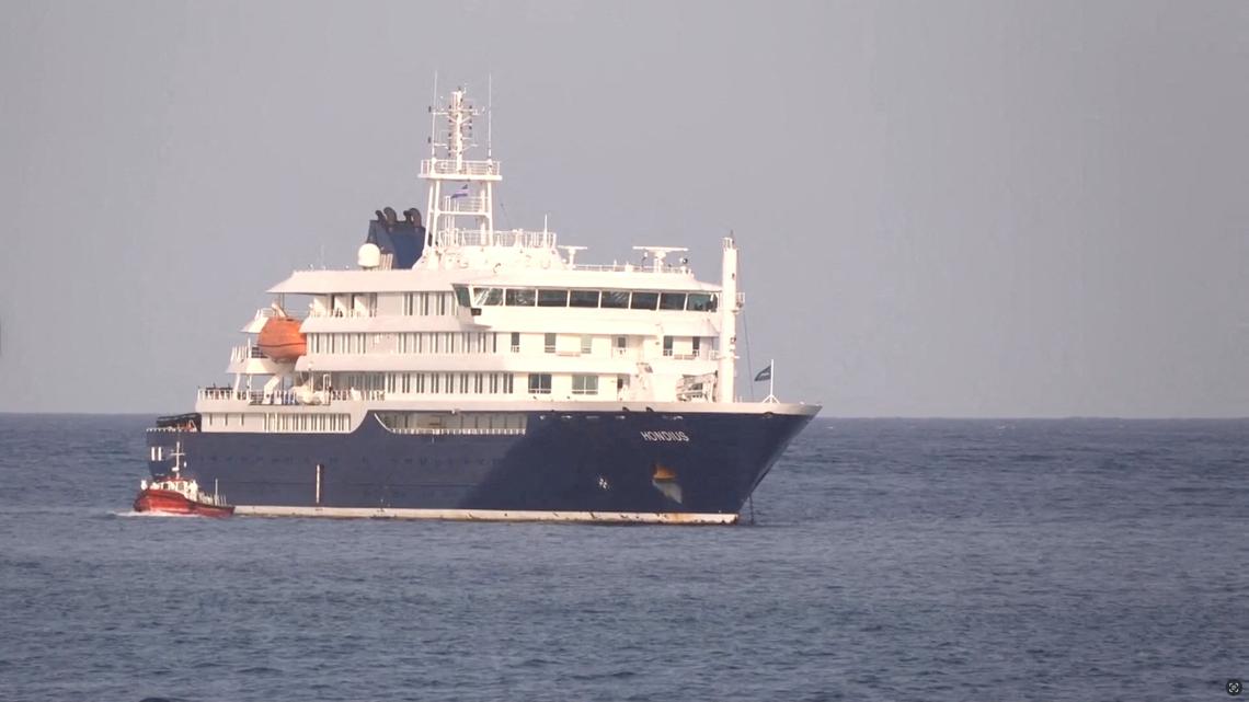 Passengers on hantavirus-stricken ship sway between fear, boredom 
