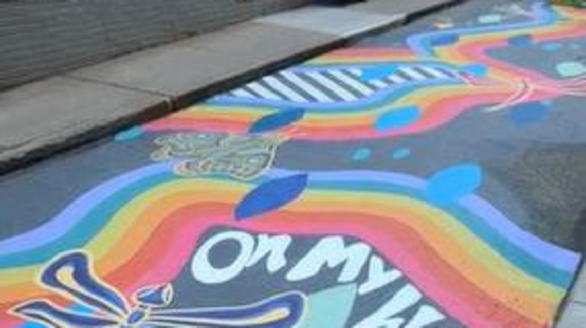 Updated Strawberry Way mural unveiled in Downtown Pittsburgh 